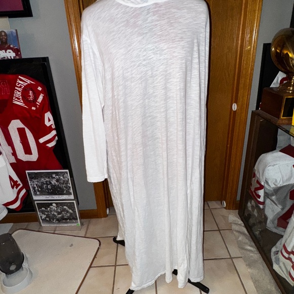 Magnolia Pearl Dresses & Skirts - Magnolia Pearl Classic White Hoodie Dress, NWT